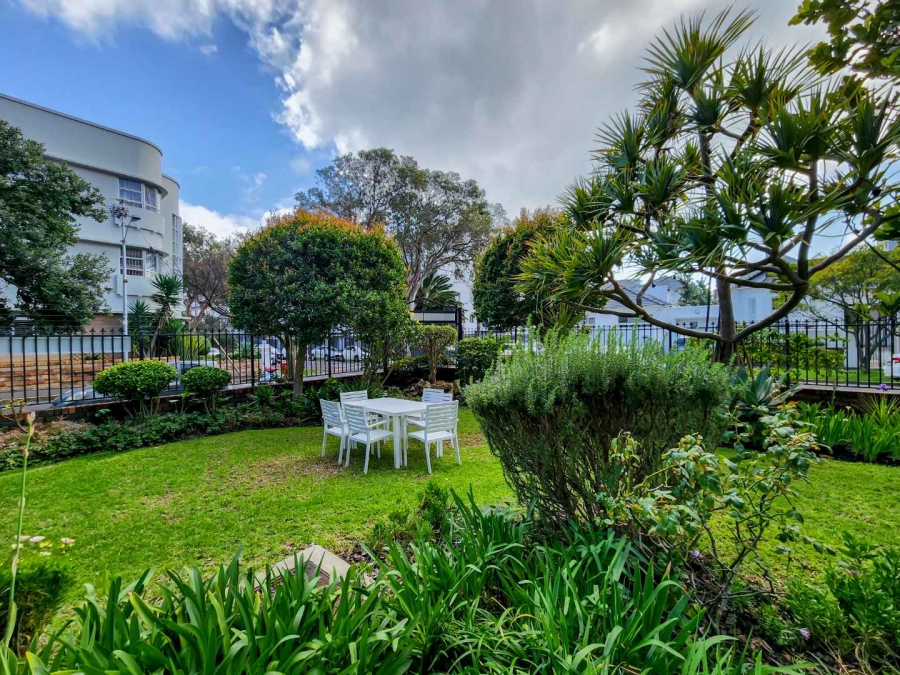 To Let 2 Bedroom Property for Rent in Sea Point Western Cape